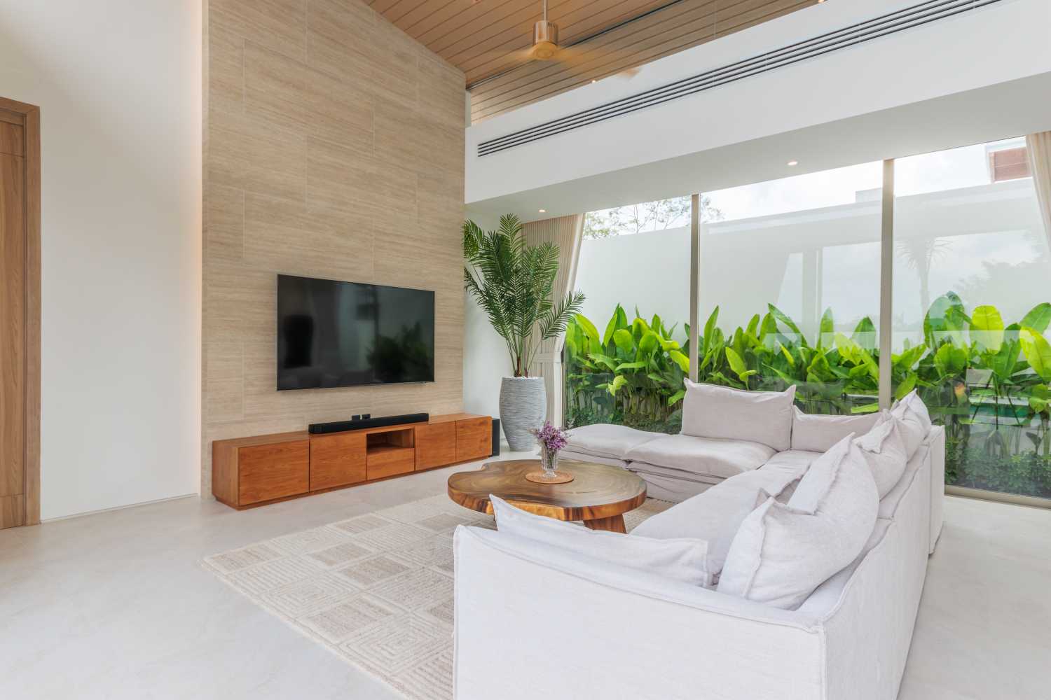 Property image - full photo 13