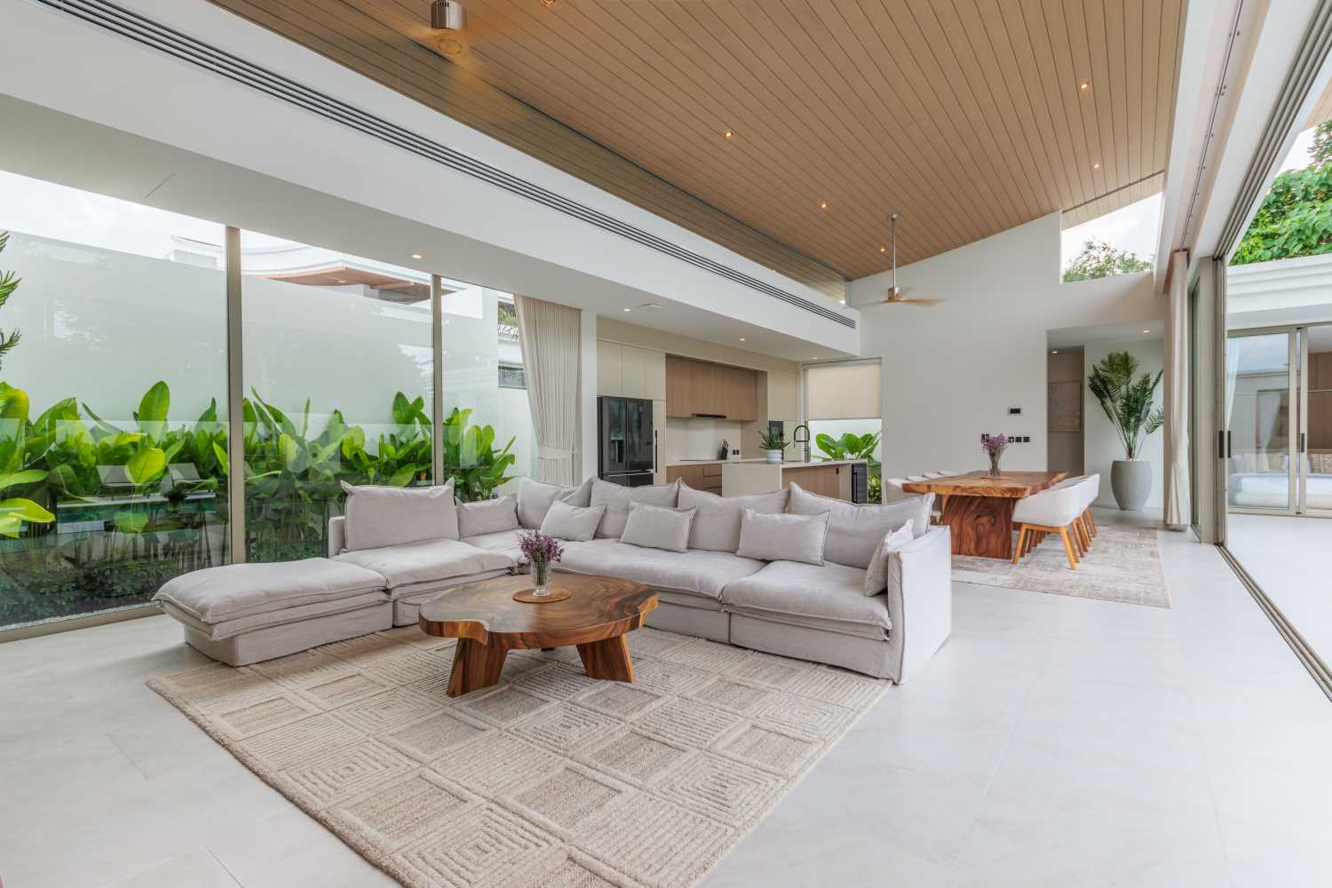 Property image - full photo 3
