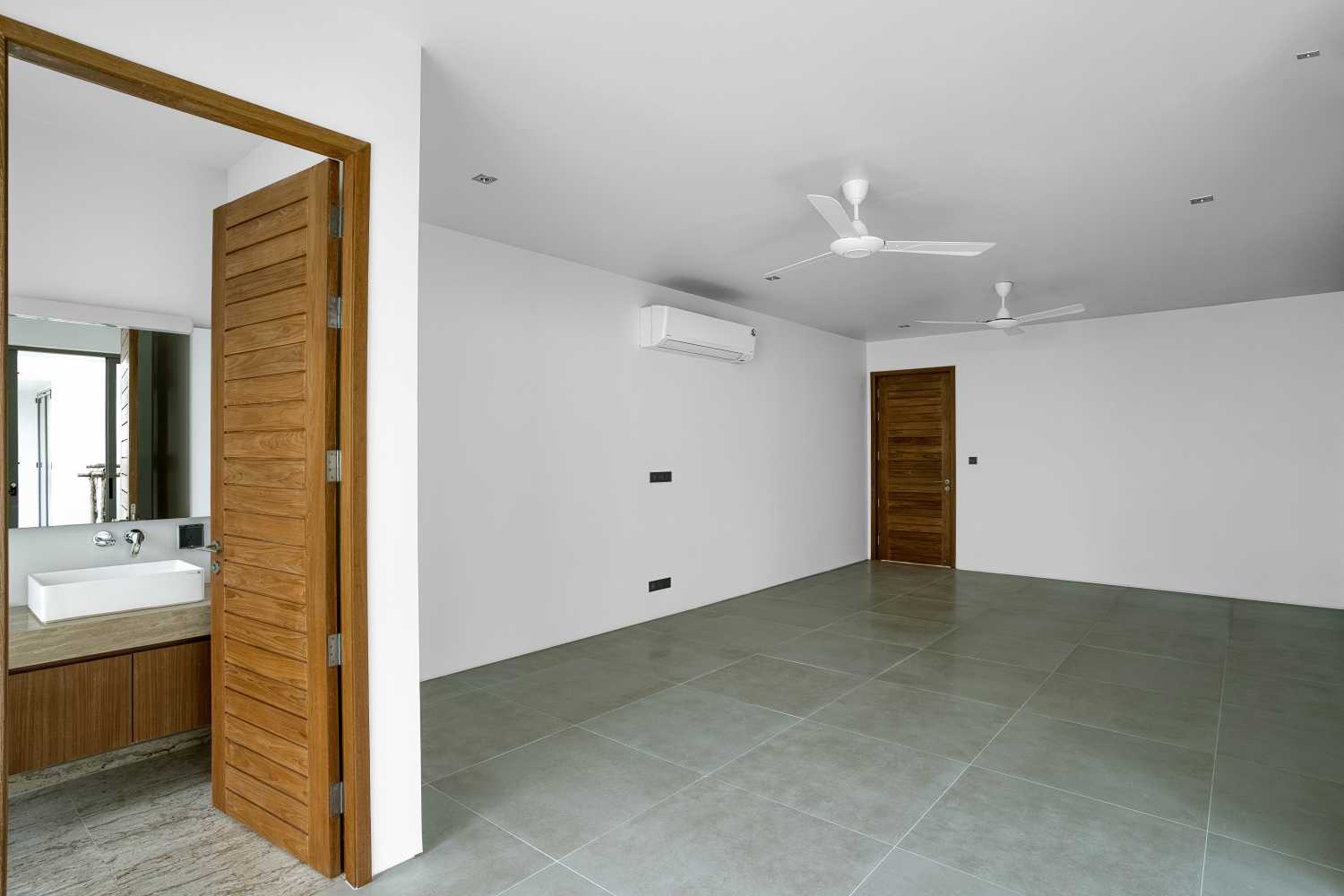 Property image - full photo 47