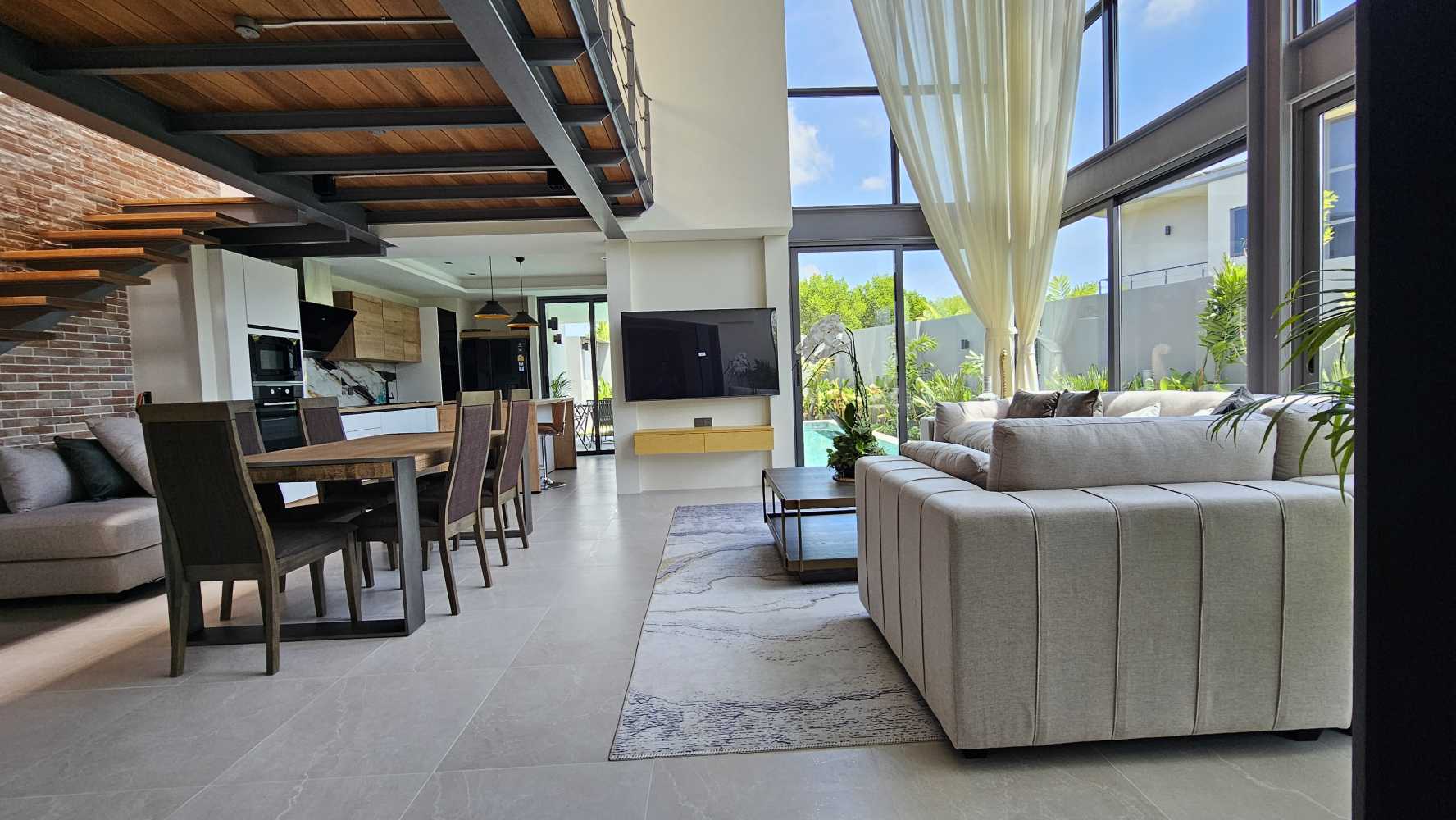 Property image - full photo 4