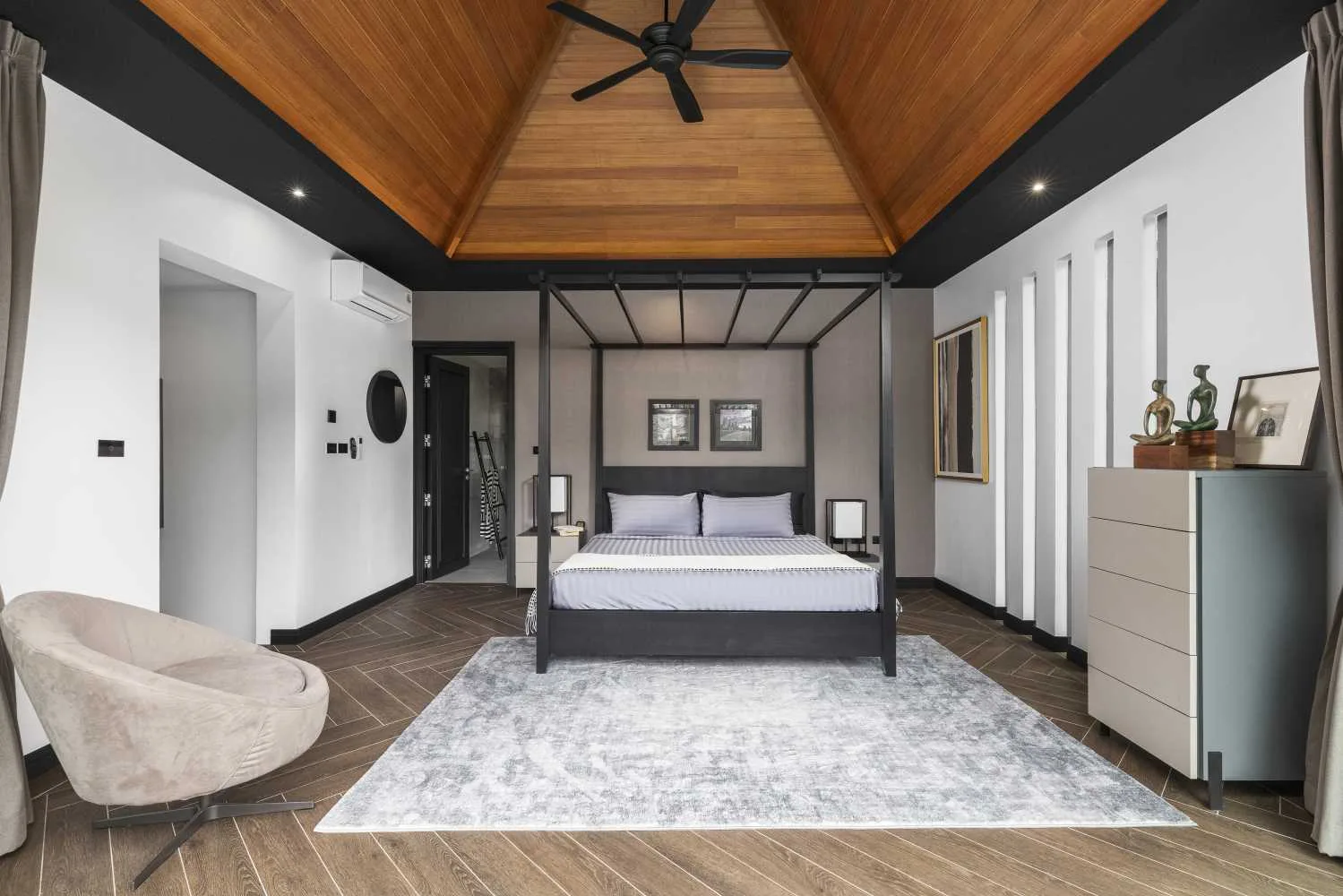 Property image - full photo 14