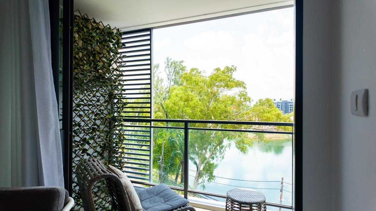 Property image - full photo 2