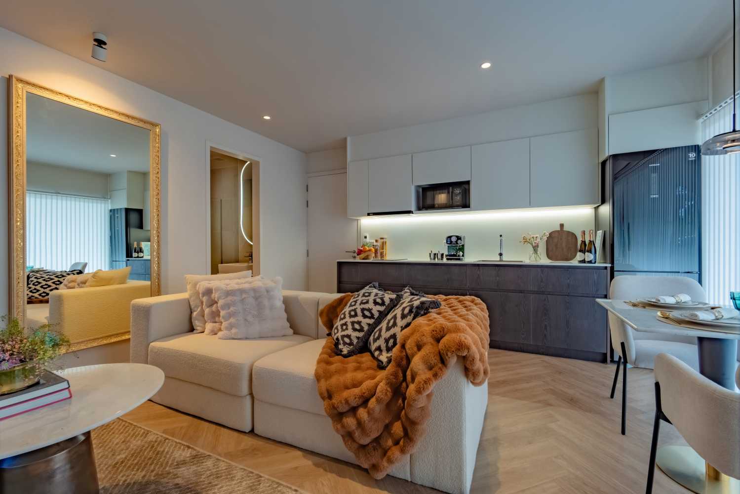 Property image - full photo 2