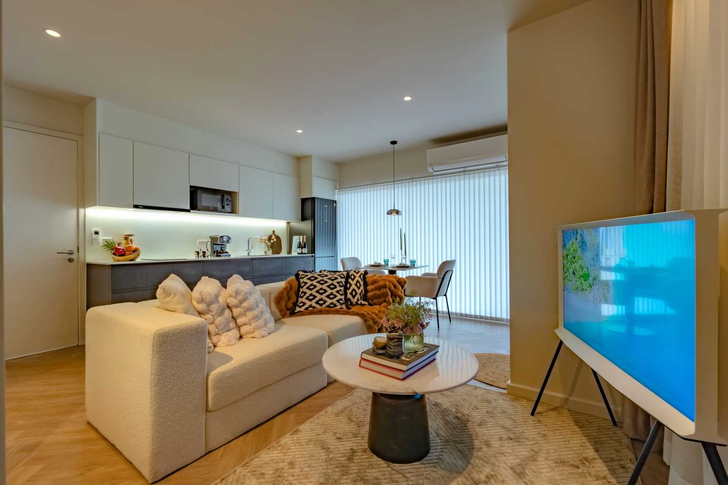 Property image - full photo 2