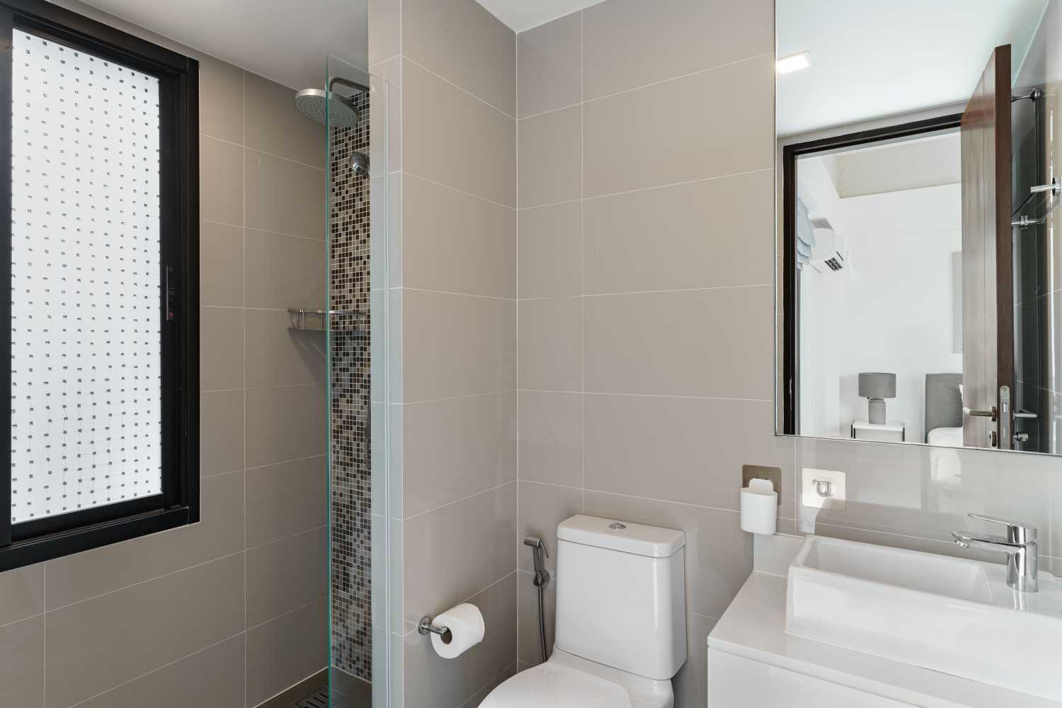 Property image - full photo 32