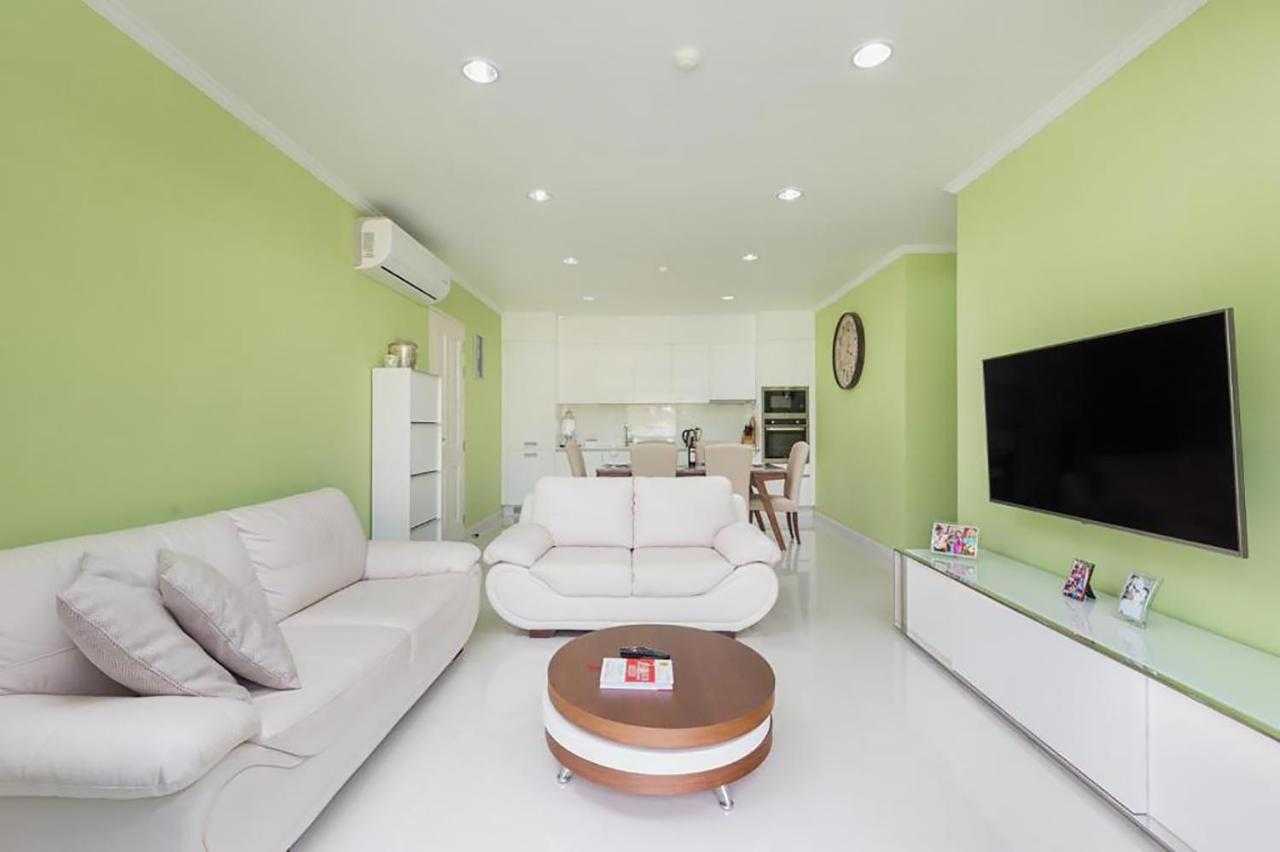 Property image - full photo 2