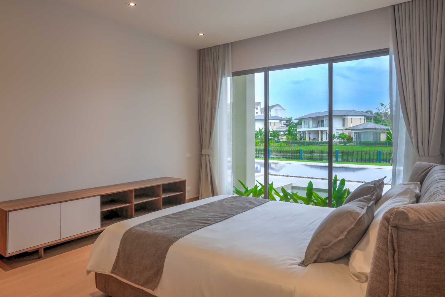 Property image - full photo 17