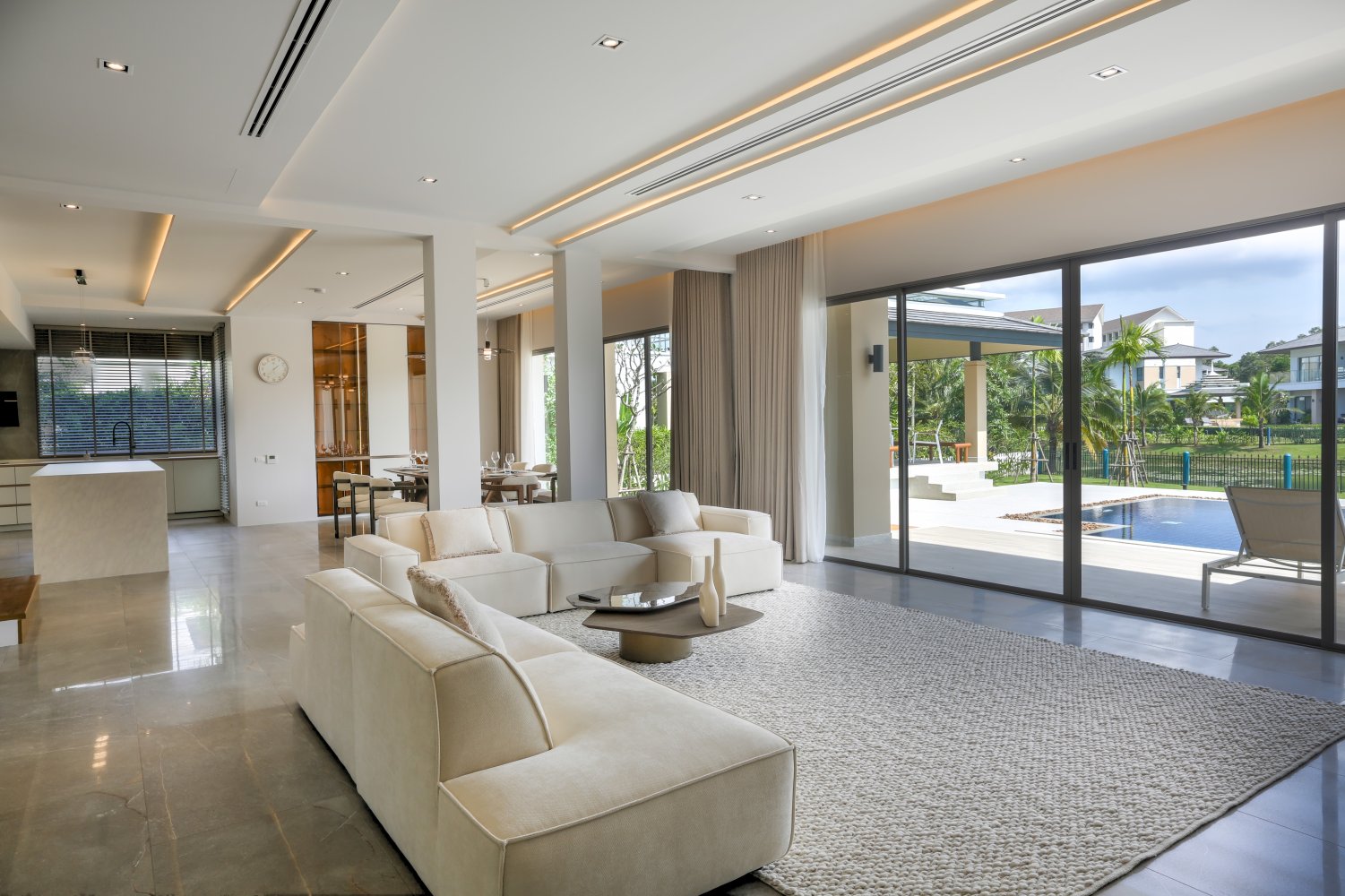Property image - full photo 4