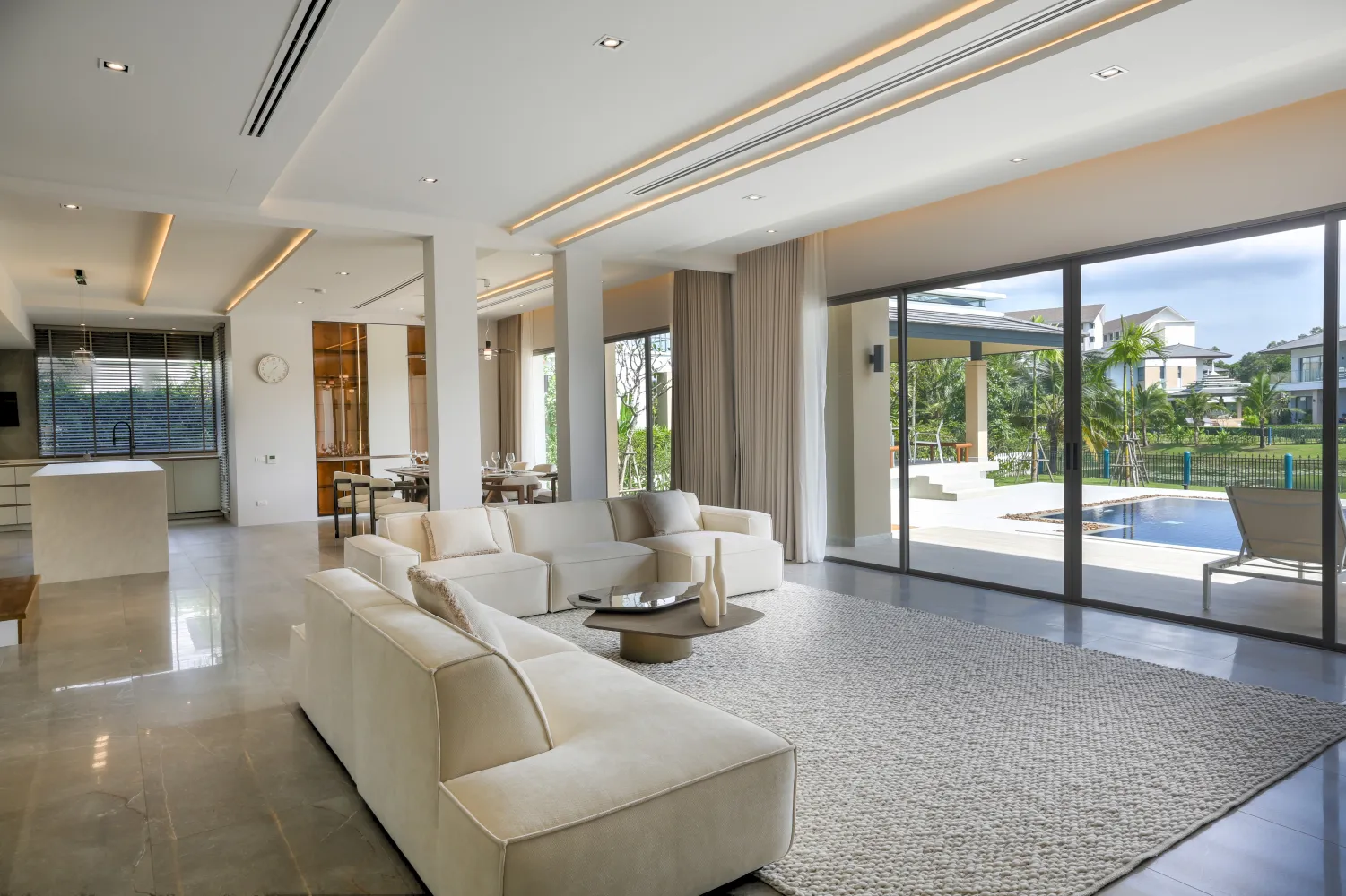 Property image - full photo 4