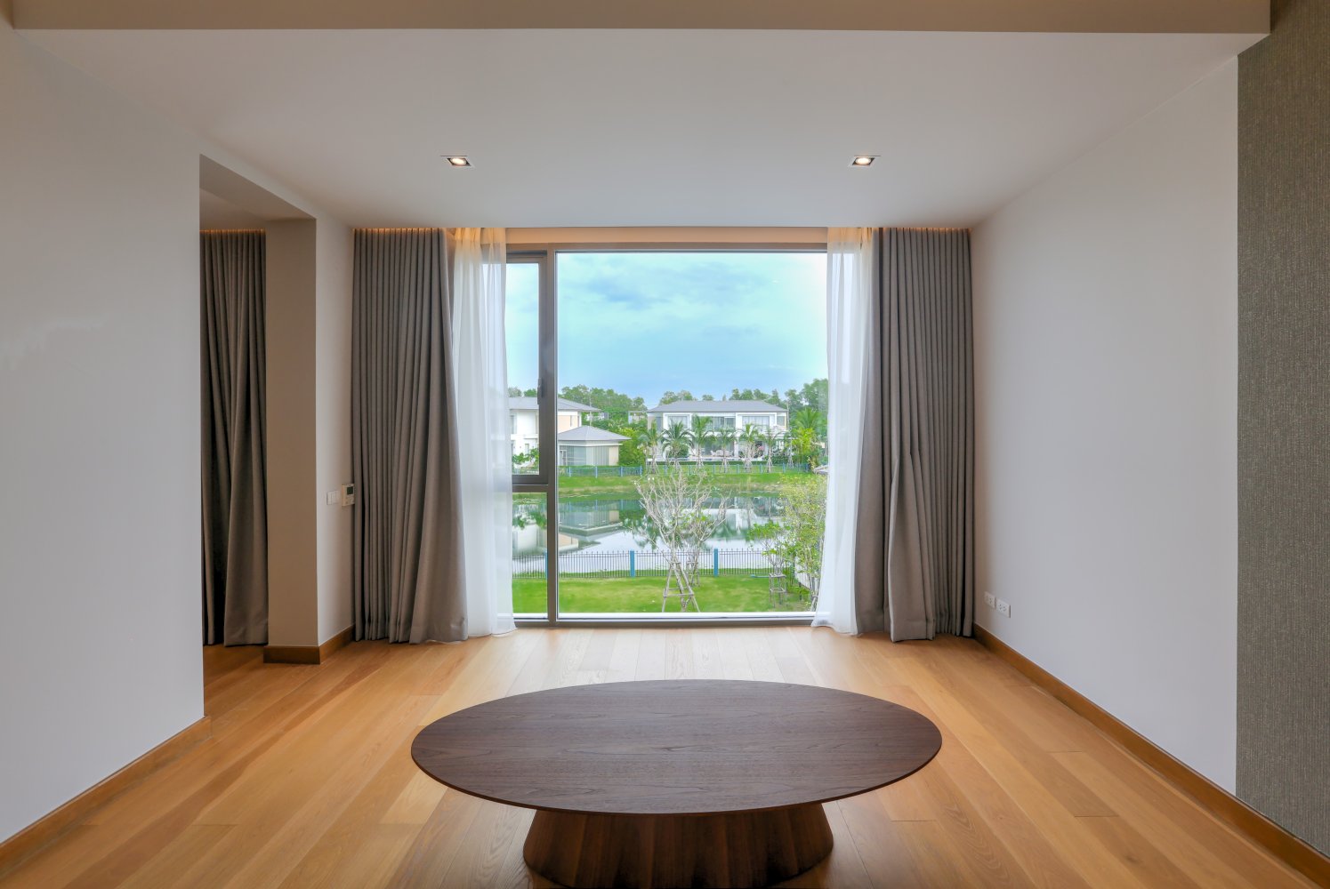 Property image - full photo 32