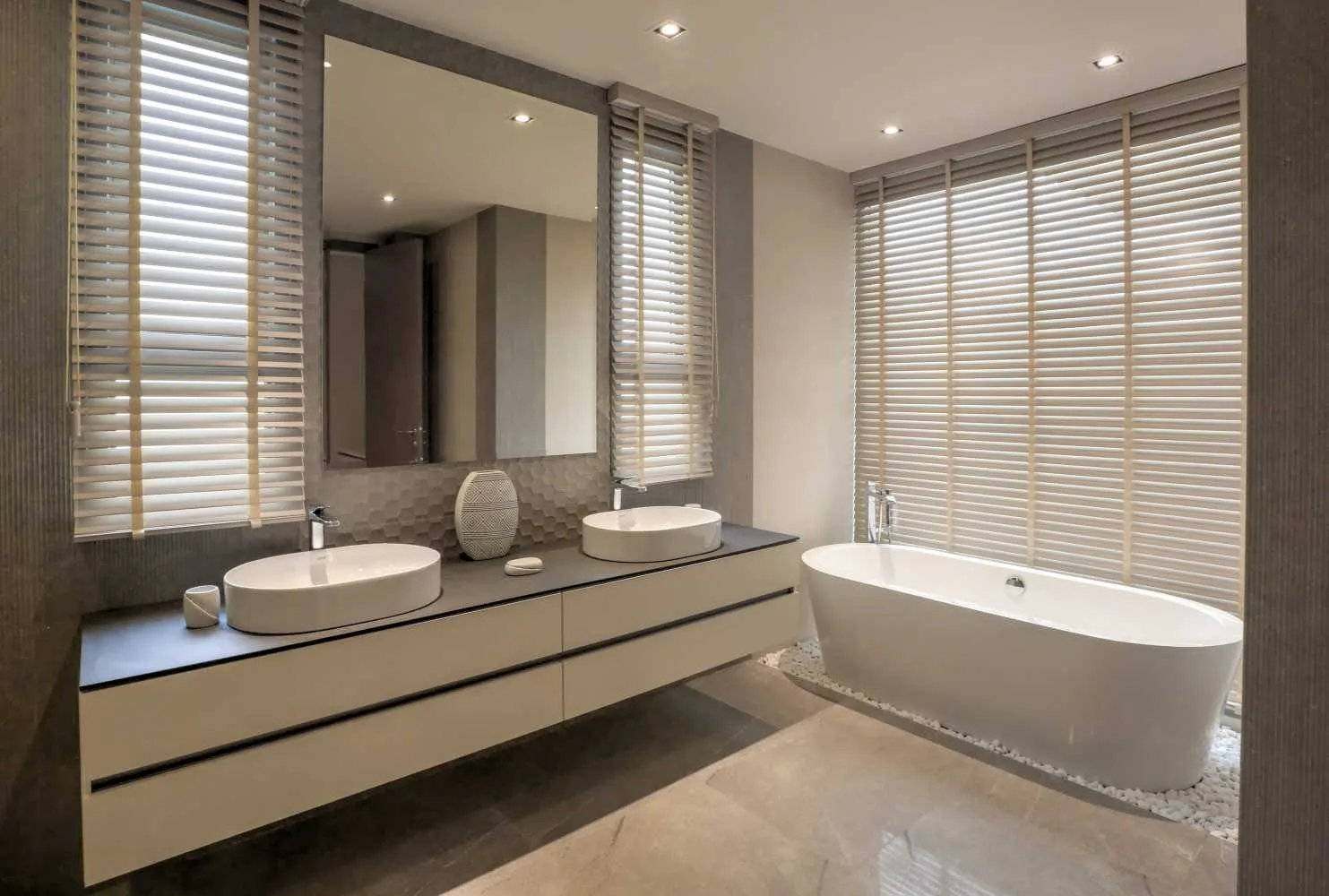 Property image - full photo 16