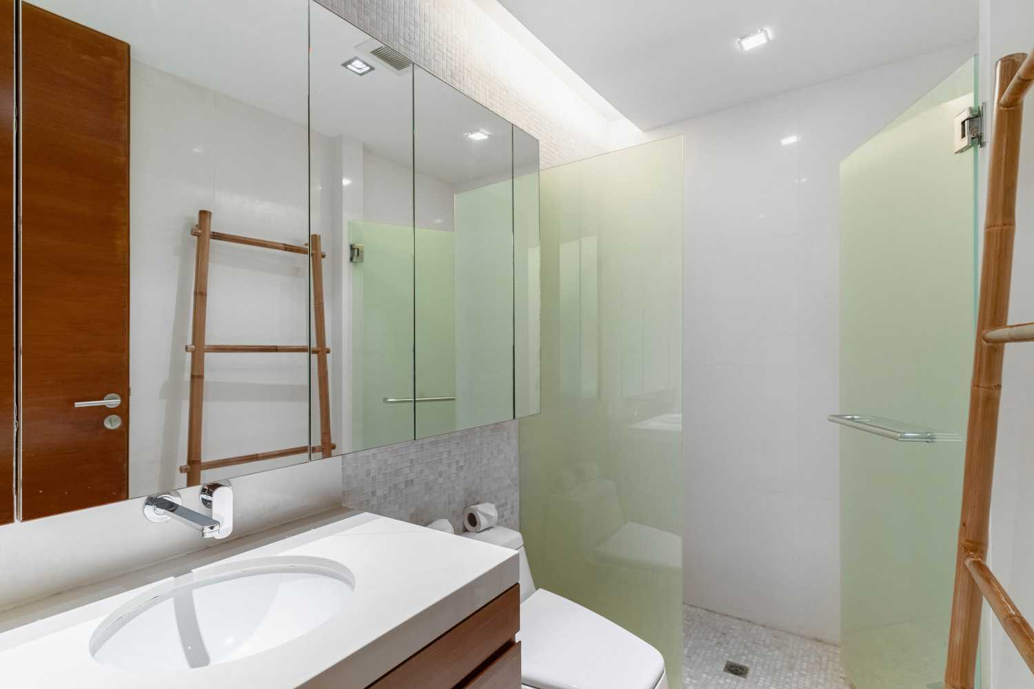 Property image - full photo 10
