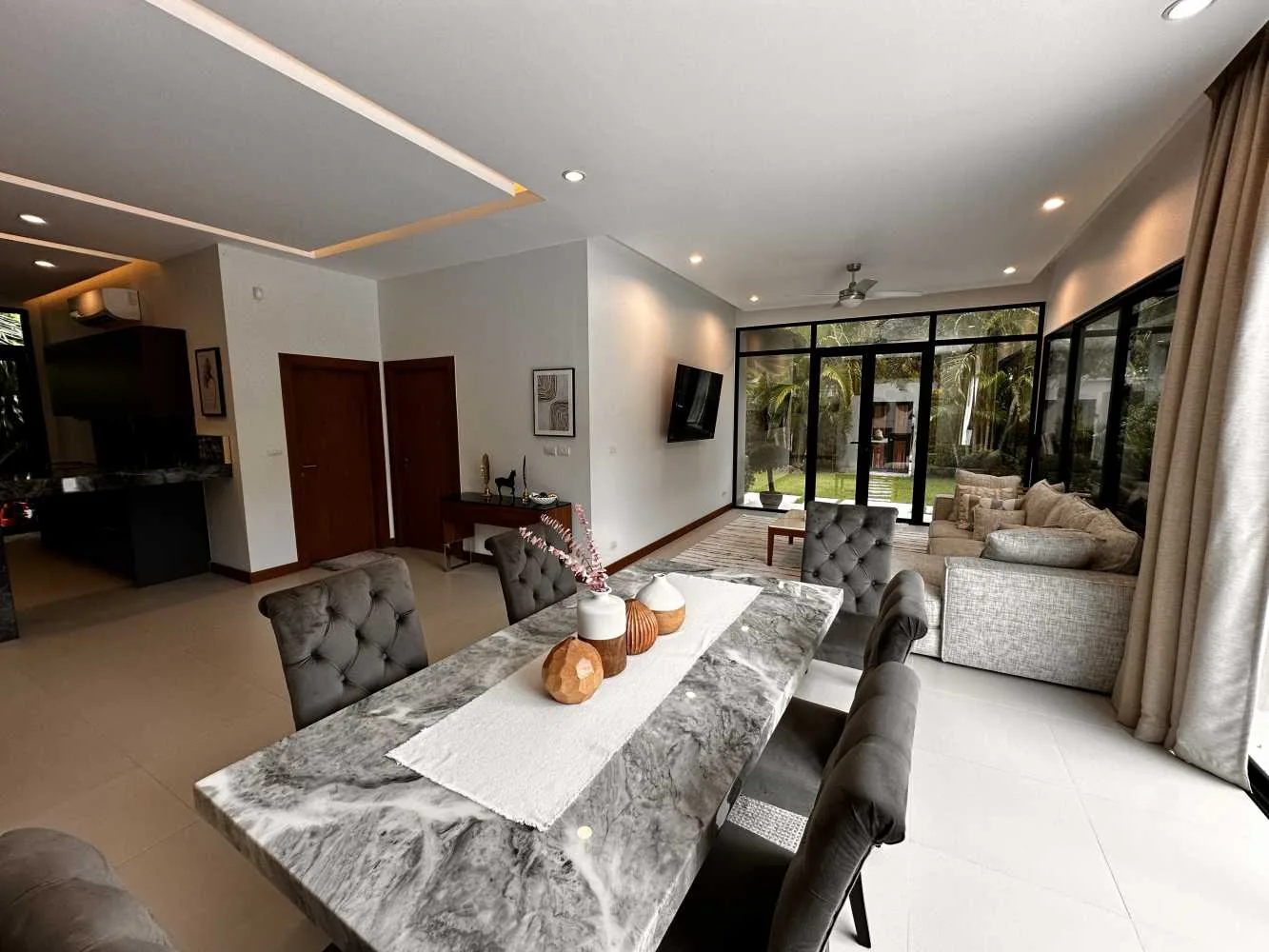 Property image - full photo 4