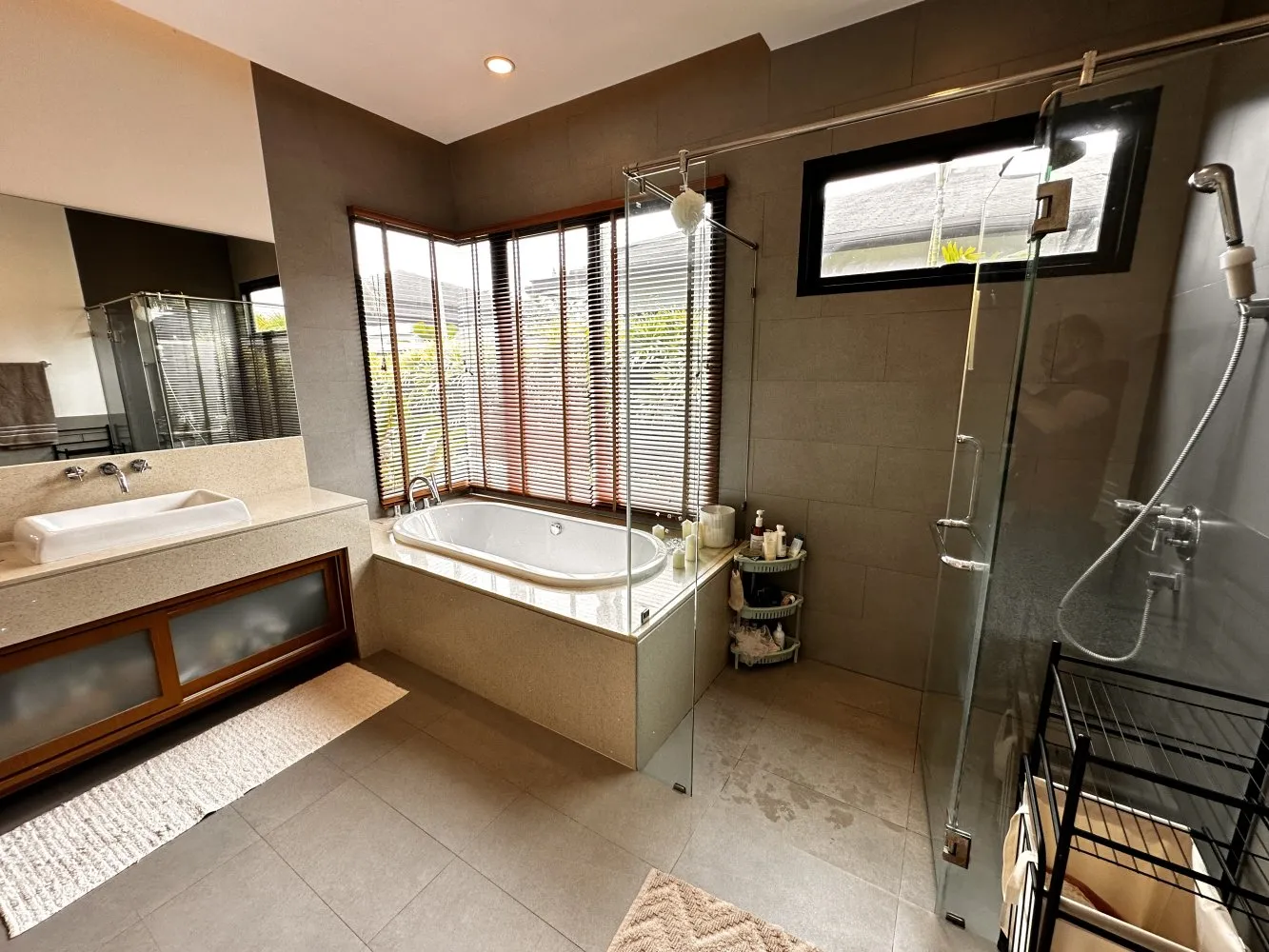 Property image - full photo 10