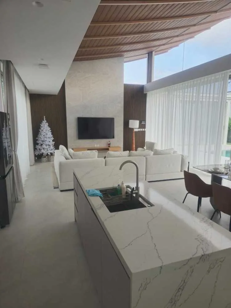 Property image - full photo 3