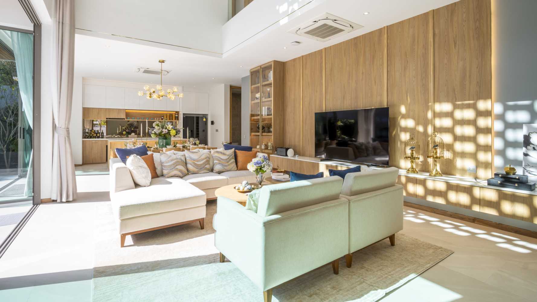 Property image - full photo 2