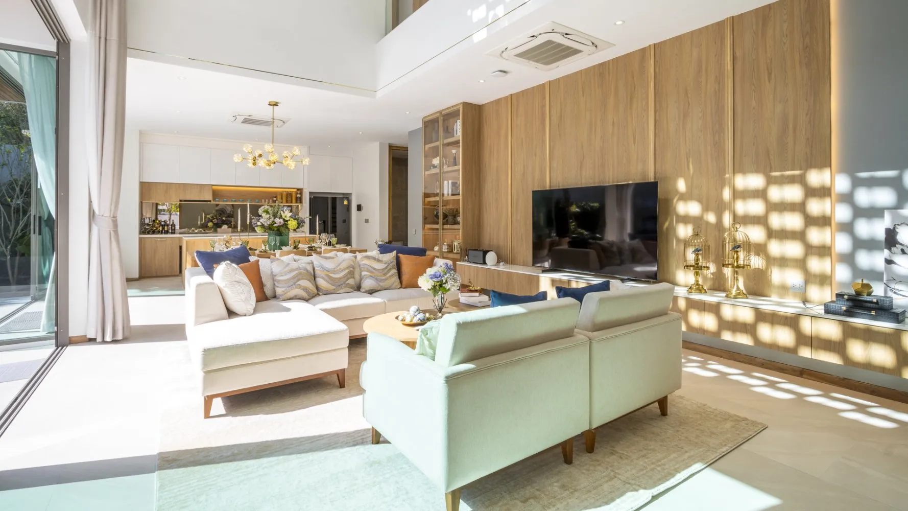 Property image - full photo 2