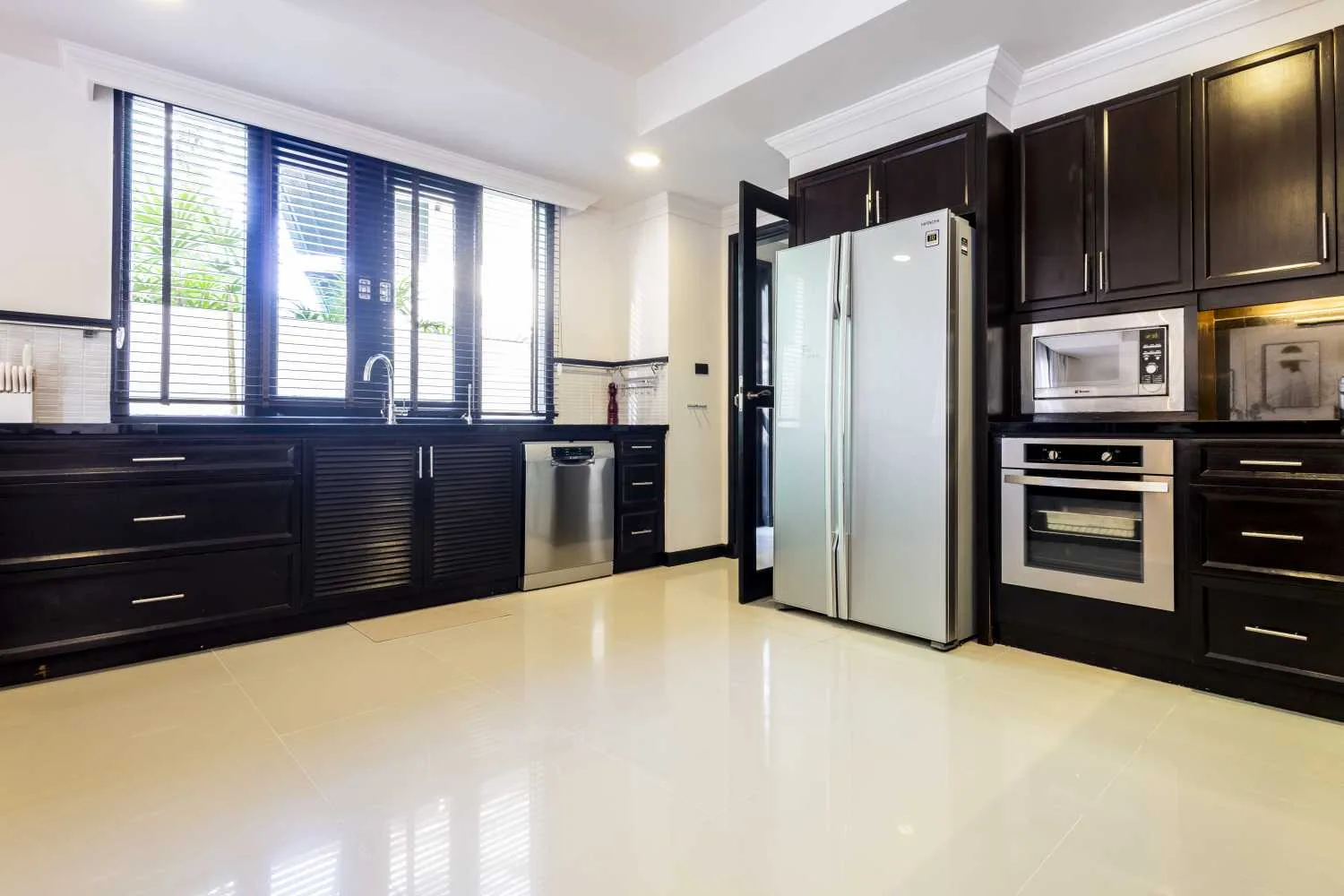 Property image - full photo 11