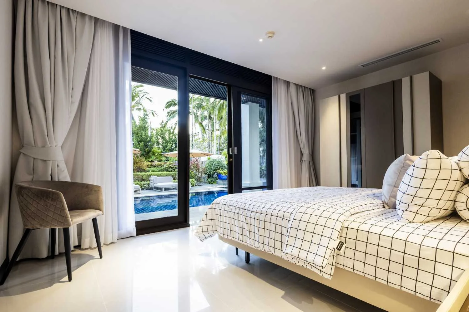 Property image - full photo 8