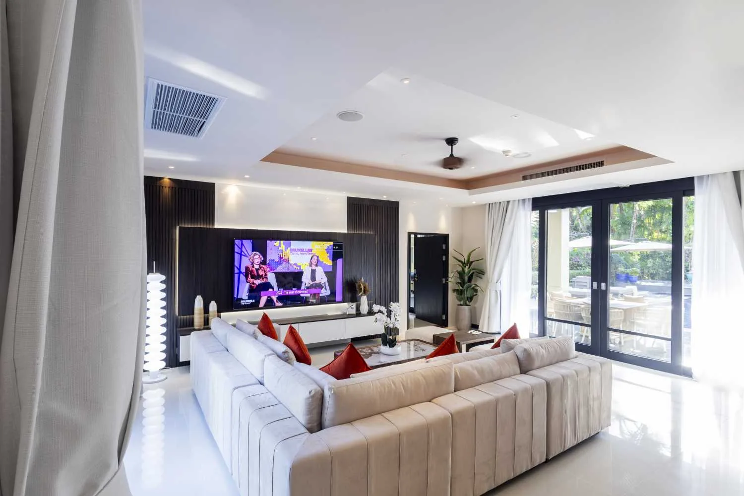 Property image - full photo 4