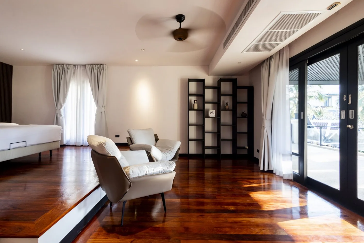 Property image - full photo 12