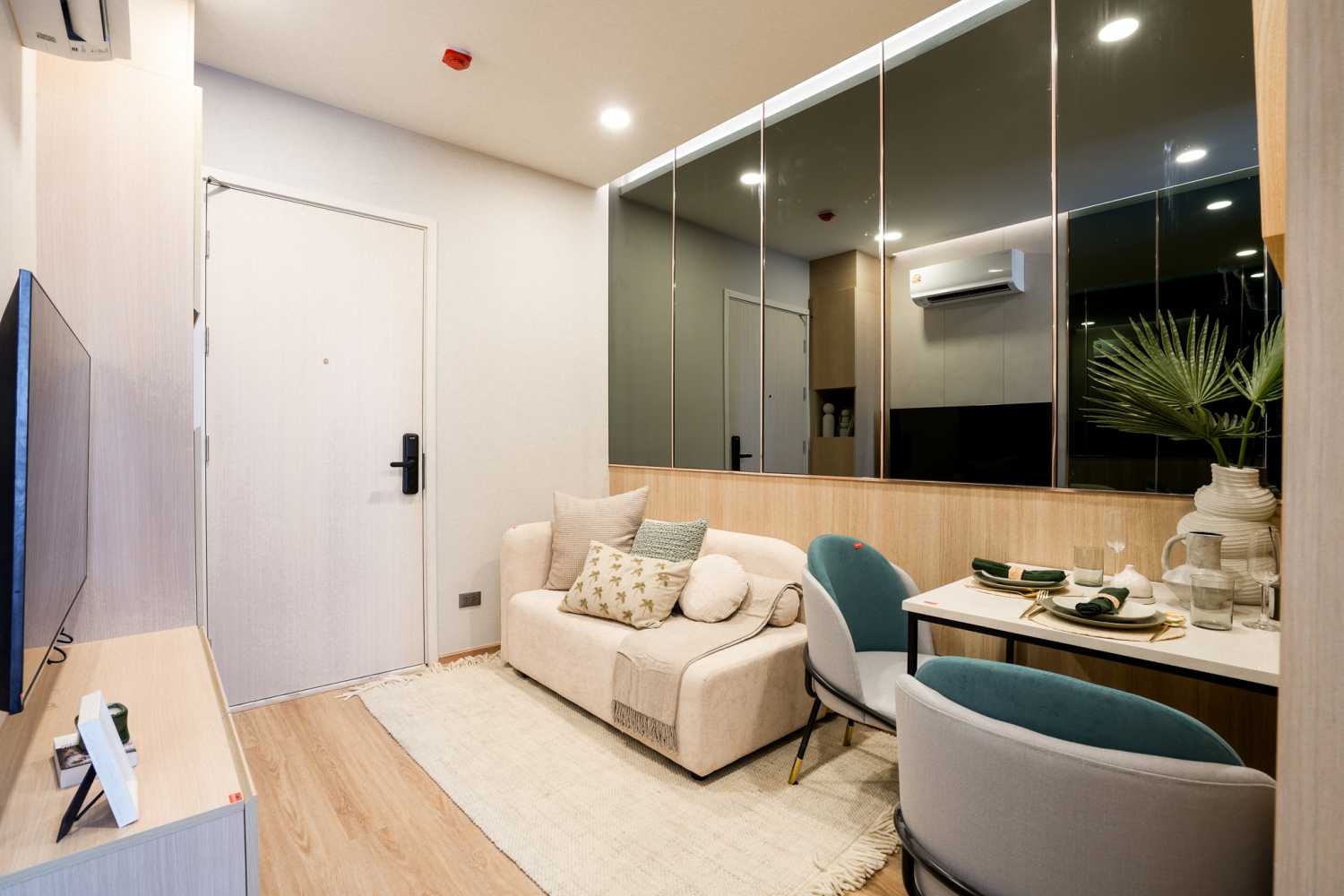 Property image - full photo 2