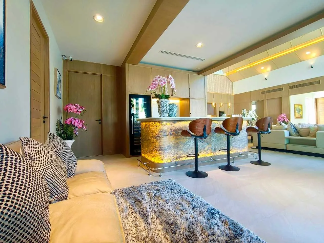 Property image - full photo 5