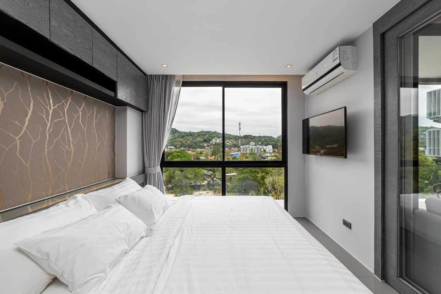 Property image - full photo 6