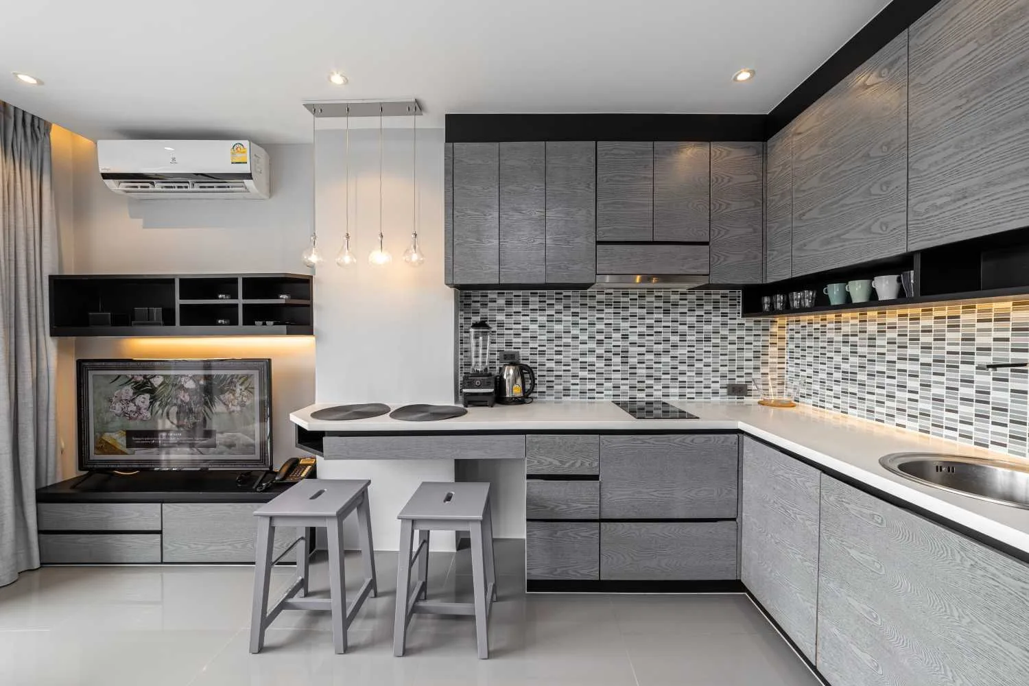 Property image - full photo 3
