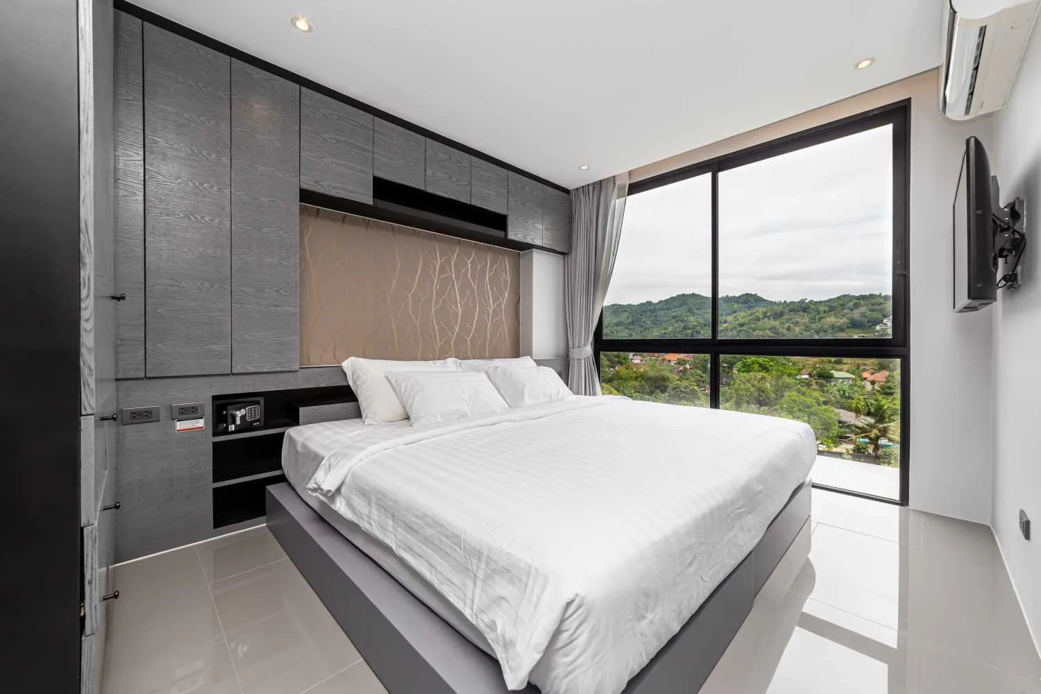 Property image - full photo 10