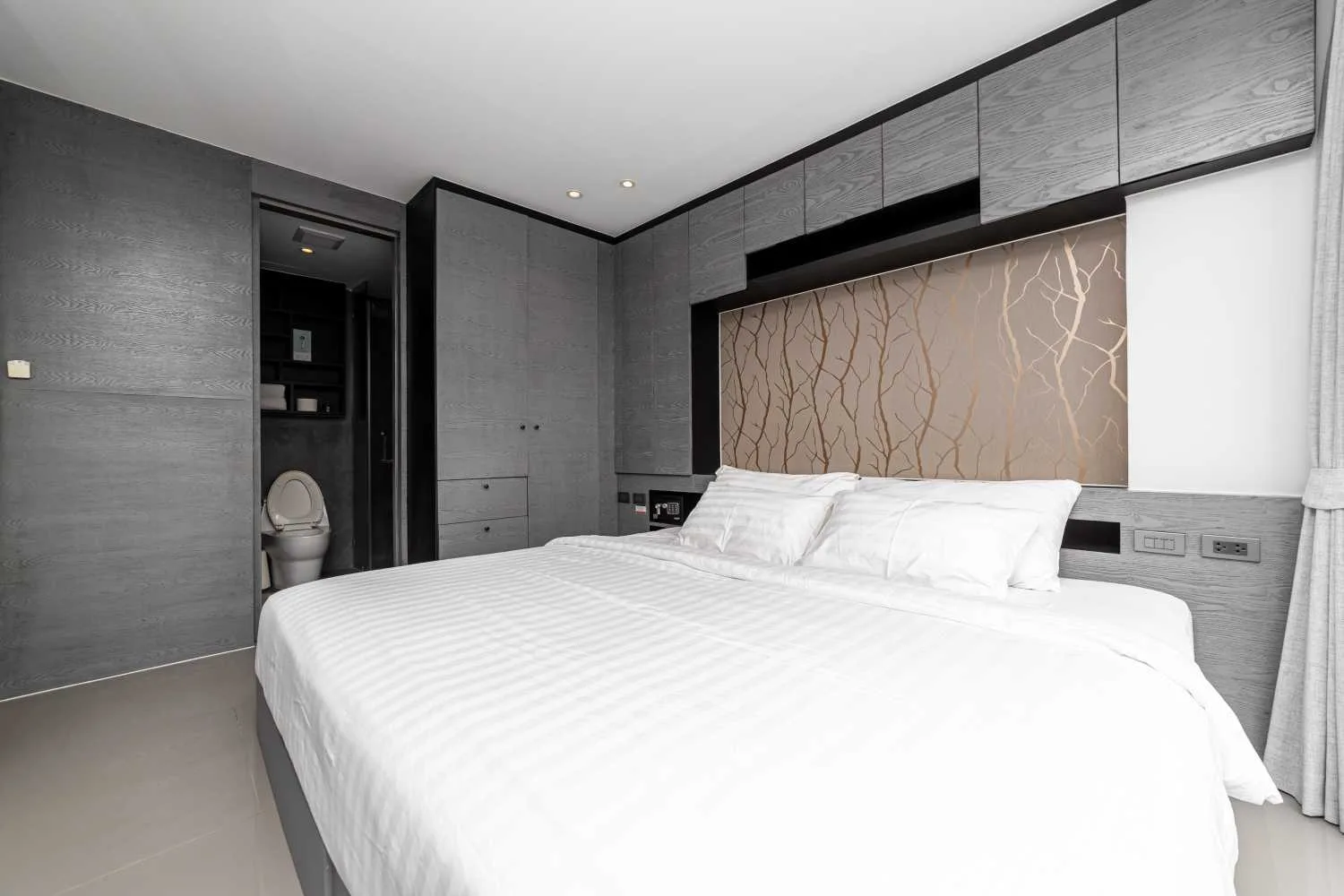 Property image - full photo 14
