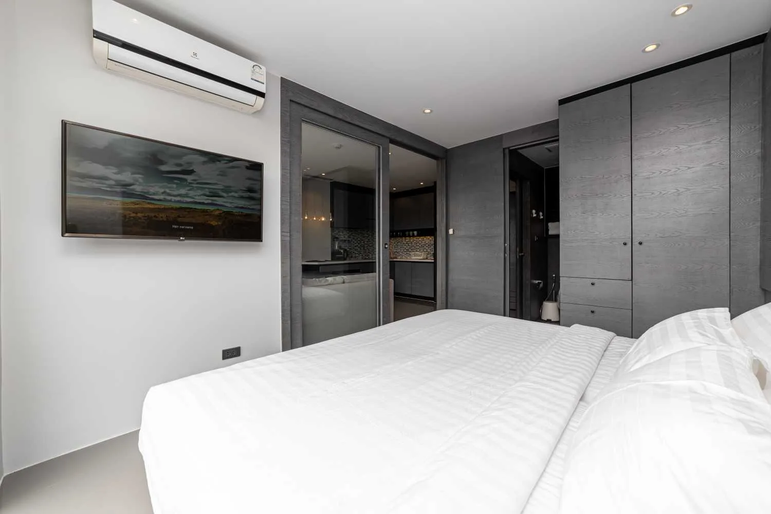Property image - full photo 12
