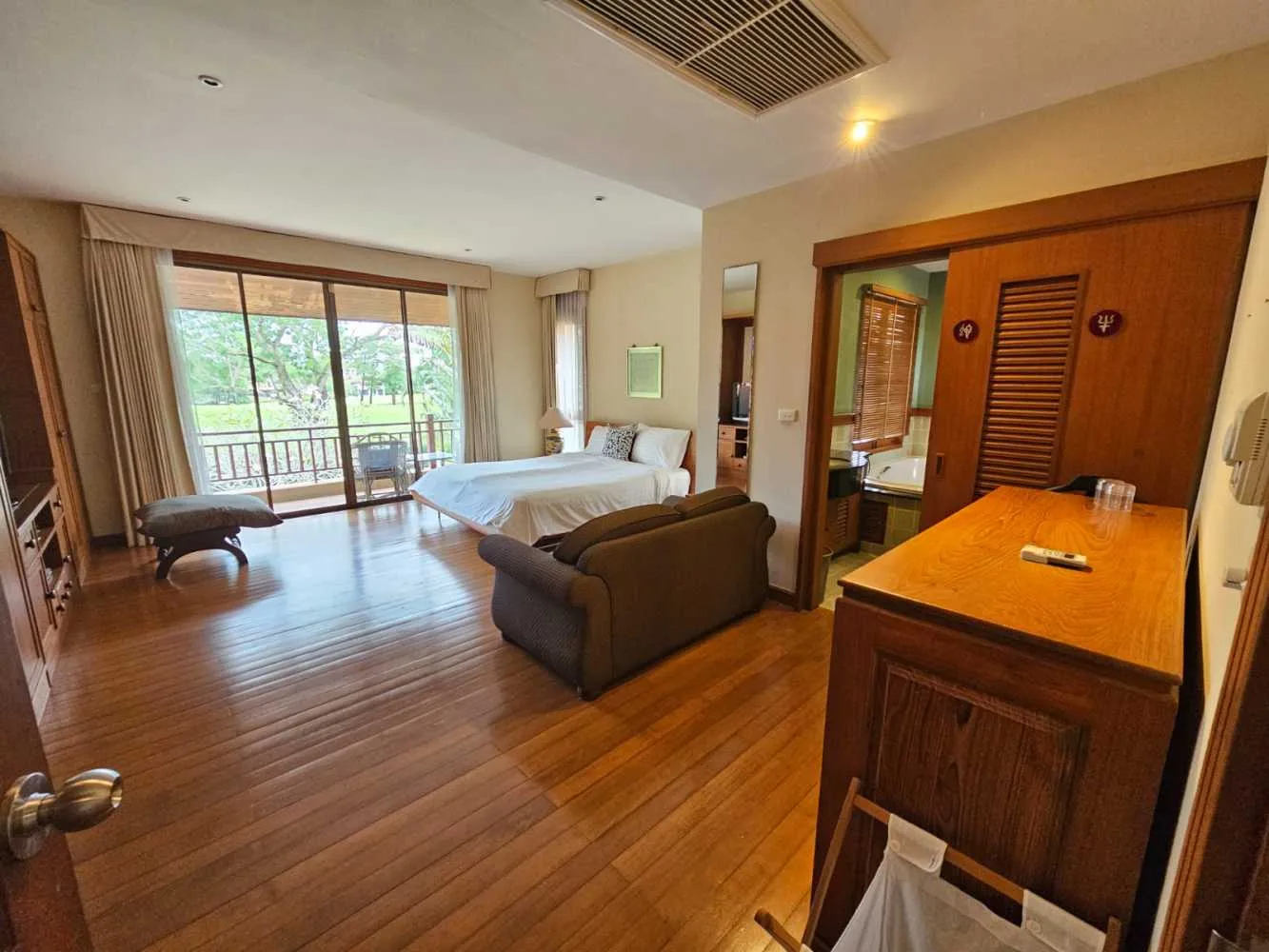 Property image - full photo 15