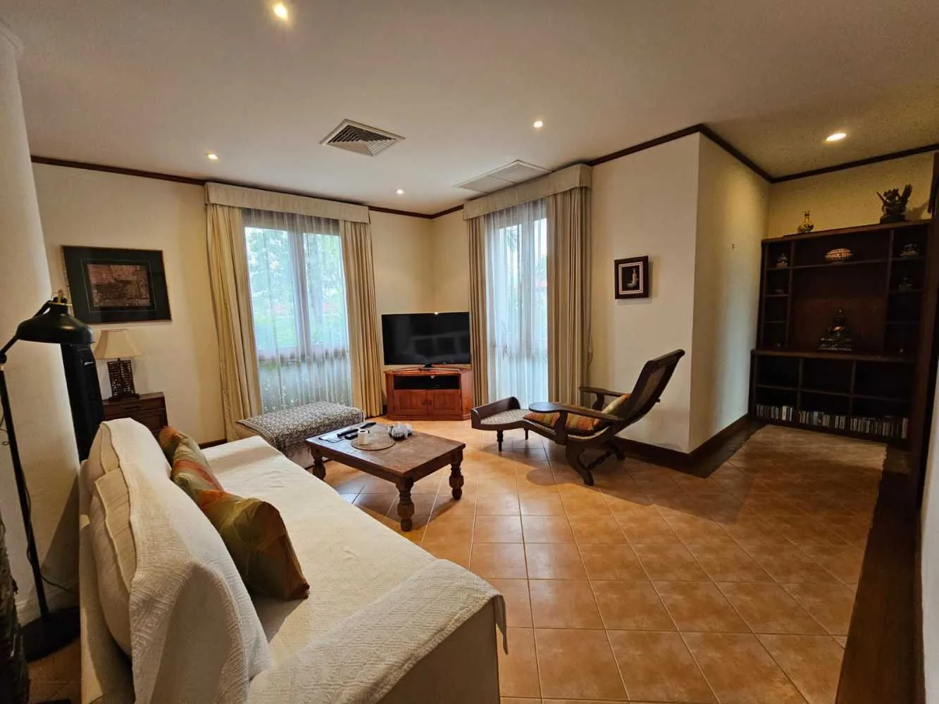 Property image - full photo 4