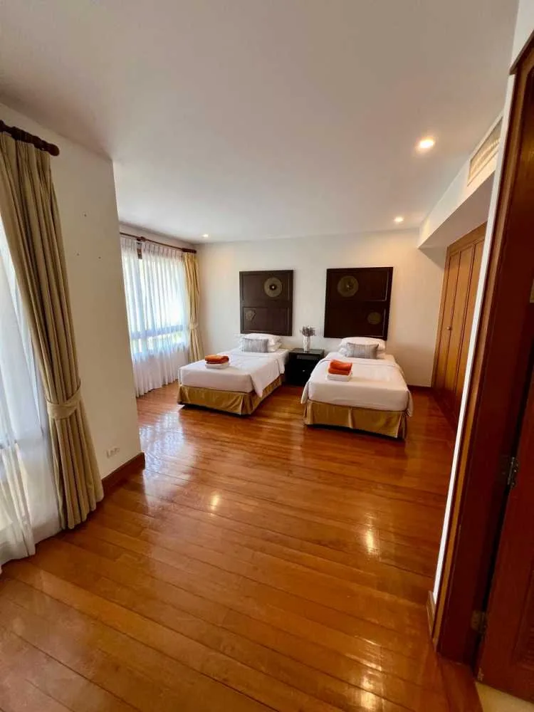 Property image - full photo 9