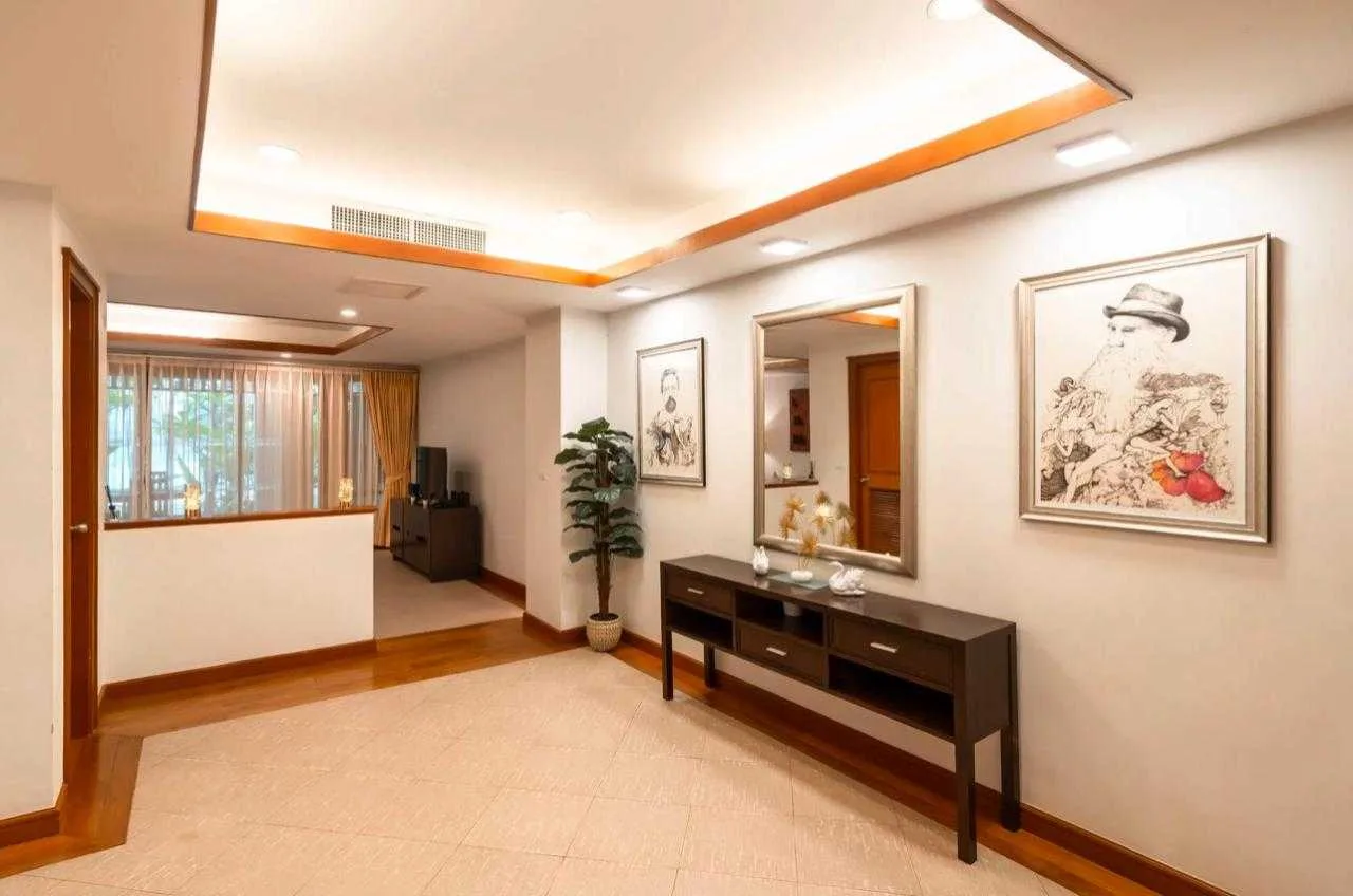 Property image - full photo 2