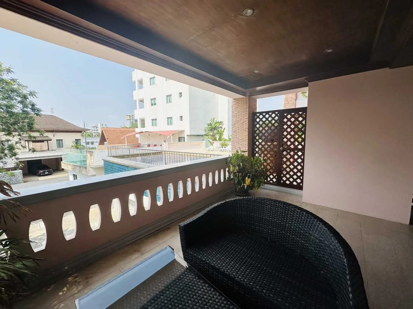 Property image - full photo 2