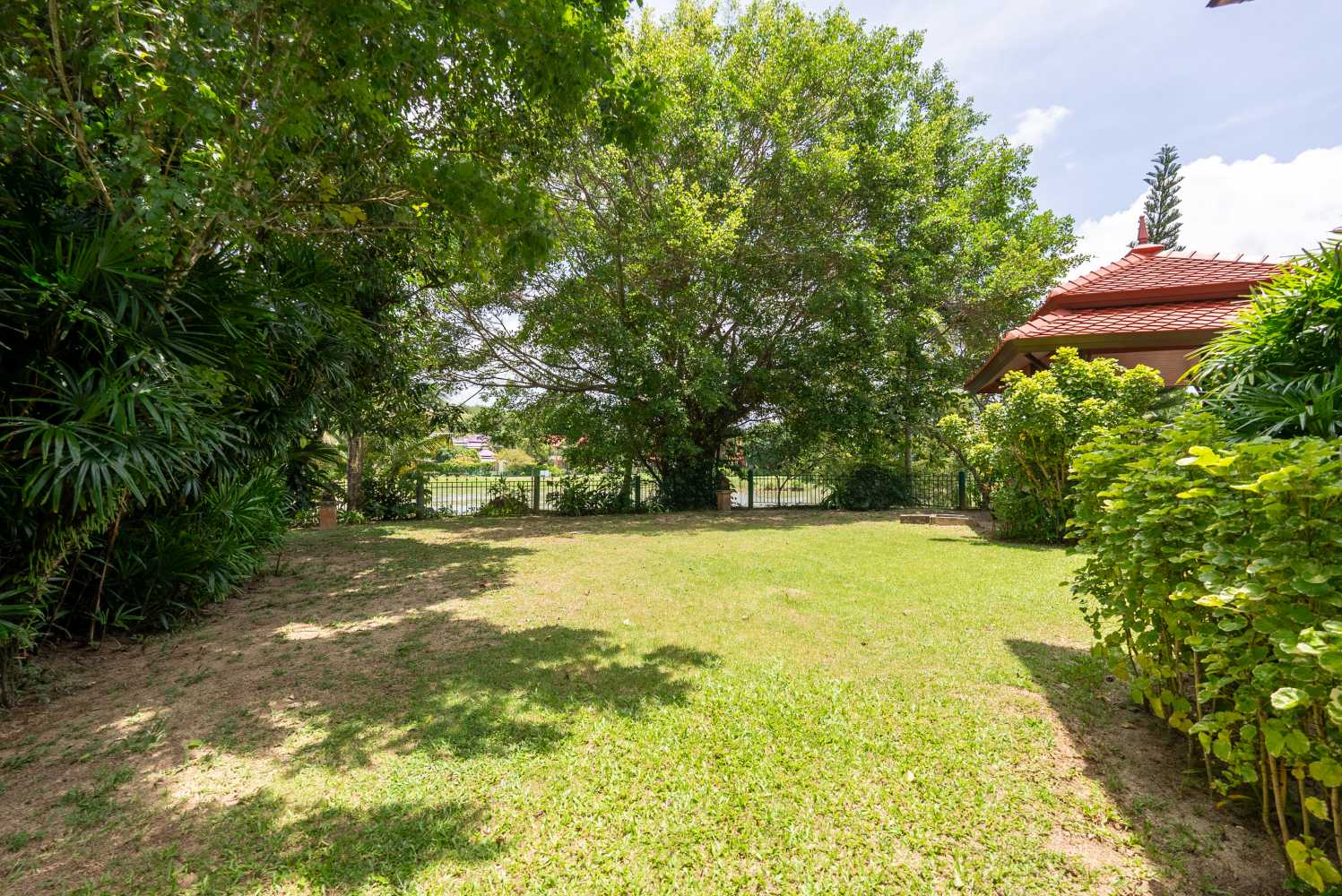 Property image - full photo 28