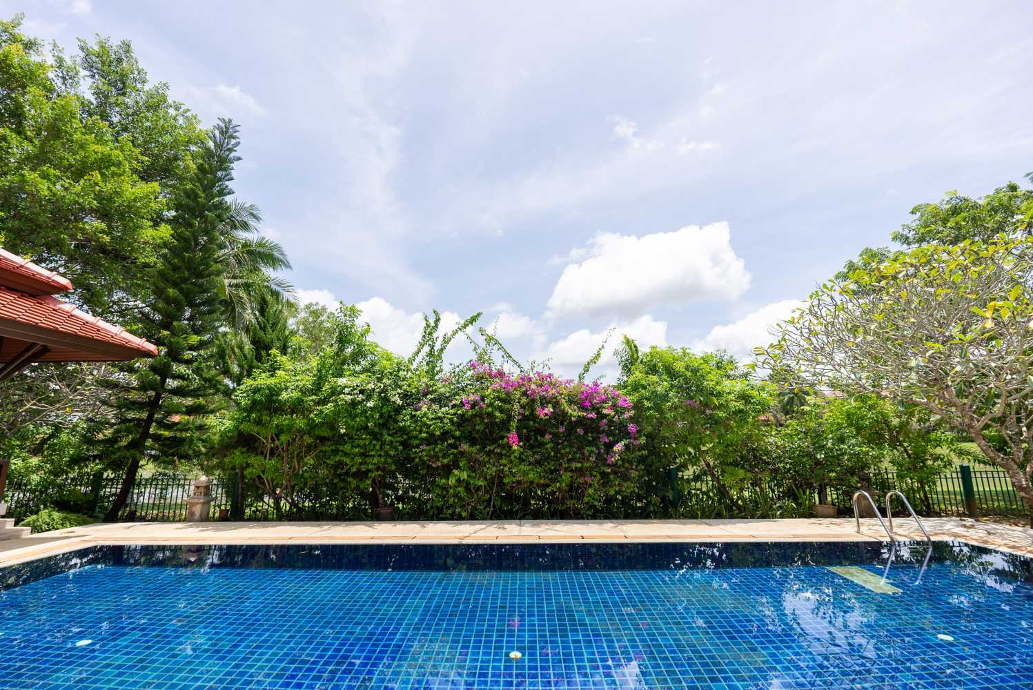 Property image - full photo 2