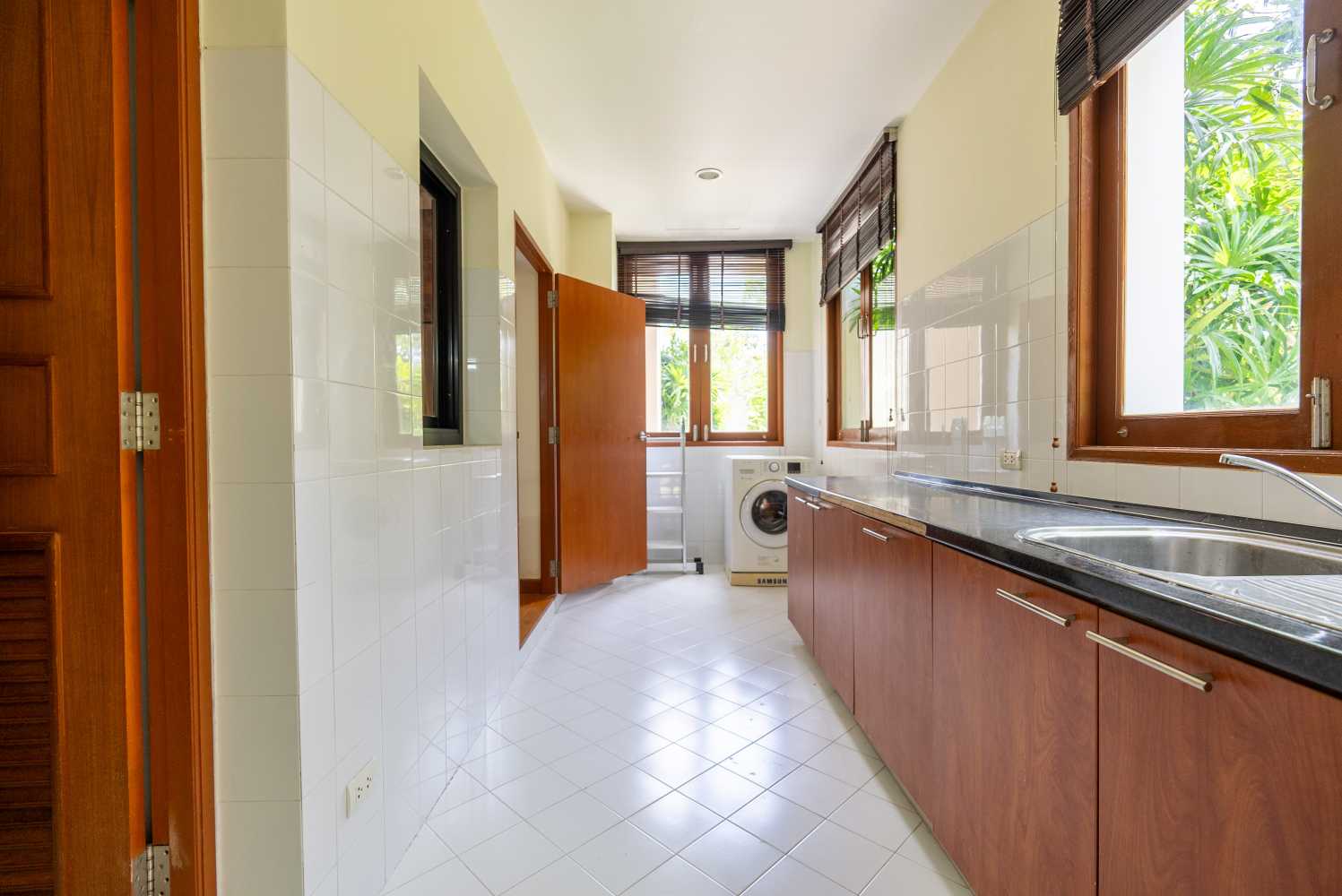 Property image - full photo 40