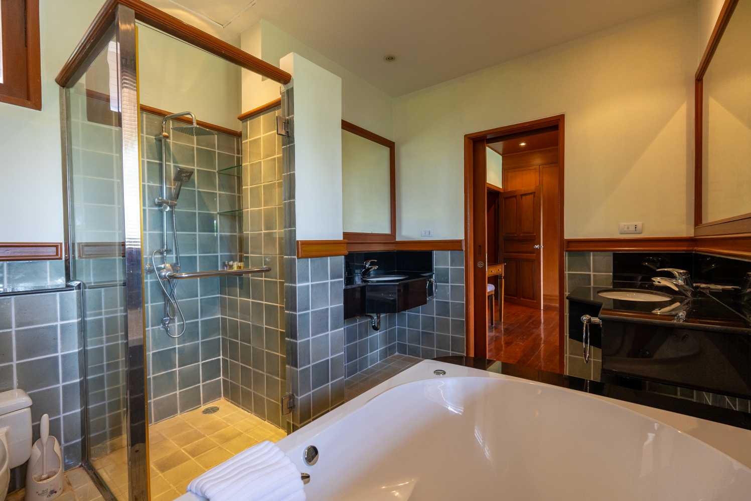 Property image - full photo 37