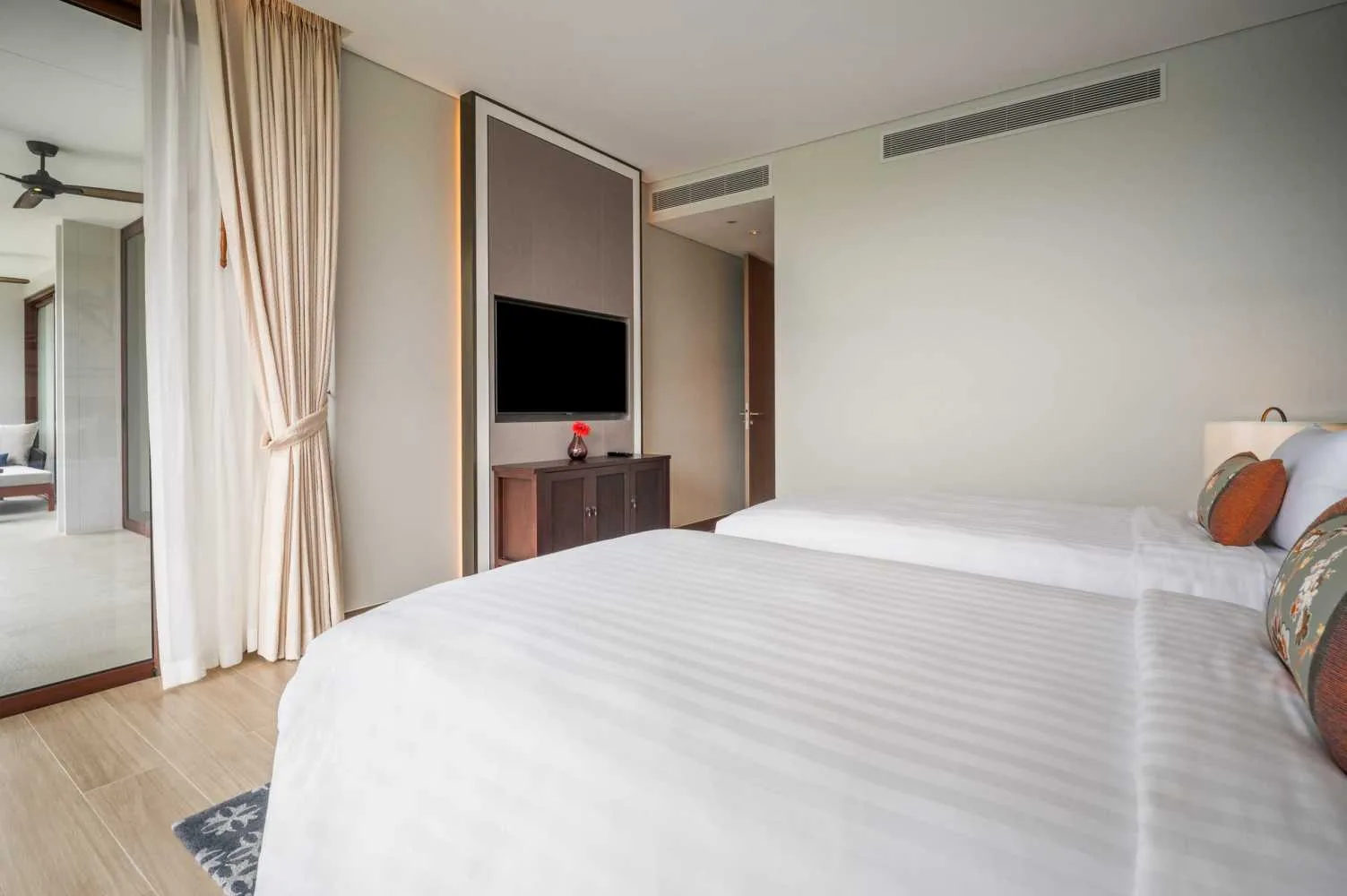 Property image - full photo 18
