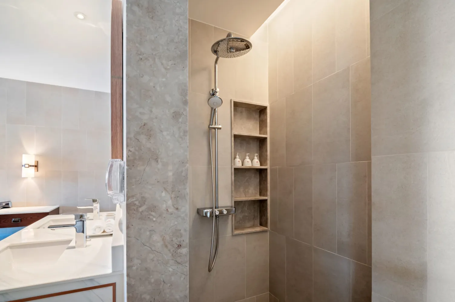 Property image - full photo 12