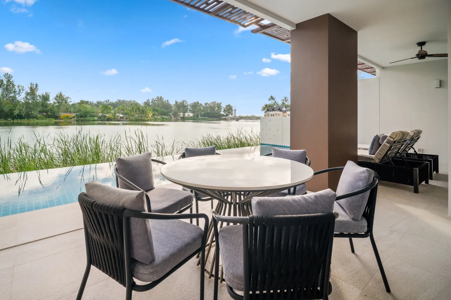 Property image - full photo 2