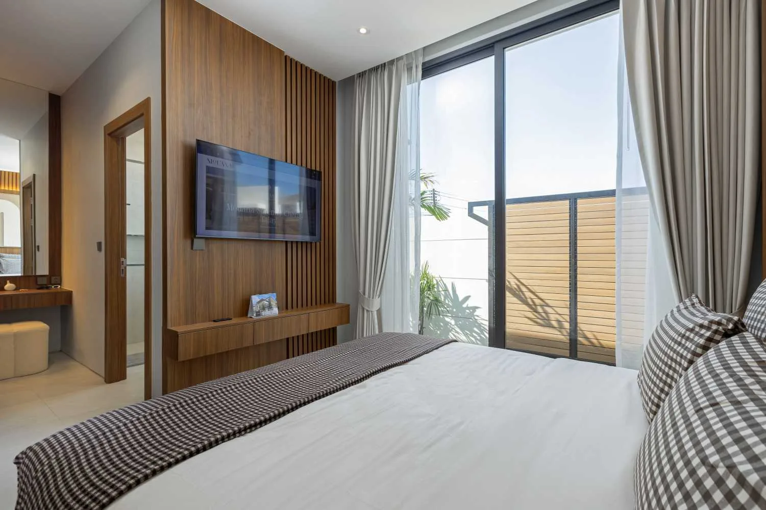 Property image - full photo 32