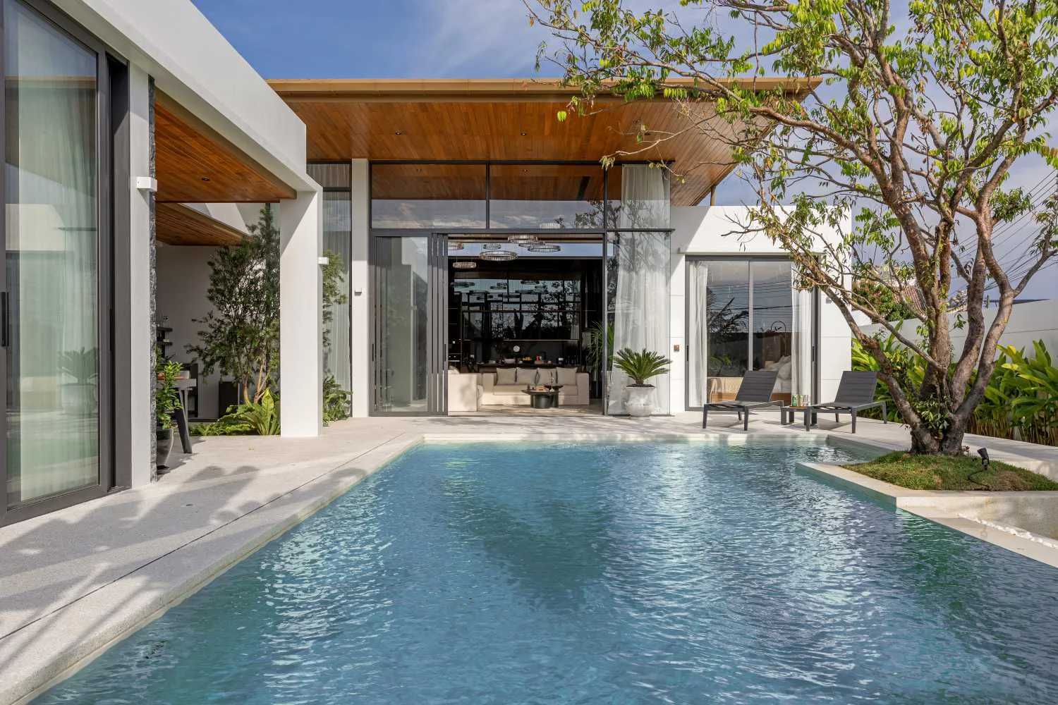 Property image - full photo 2