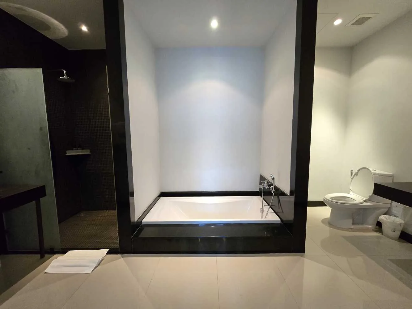 Property image - full photo 18