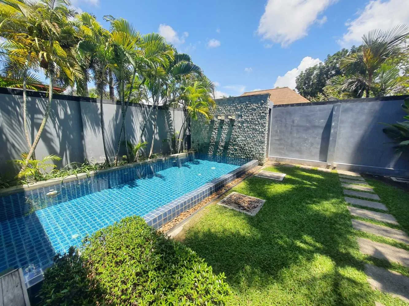 Property image - full photo 2