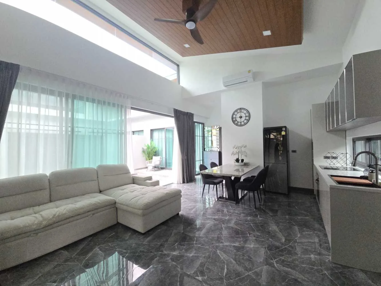 Property image - full photo 8