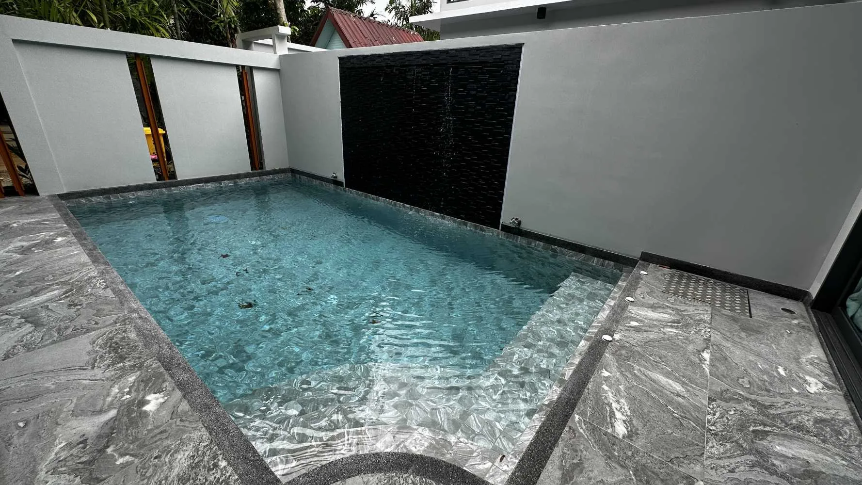 Property image - full photo 2